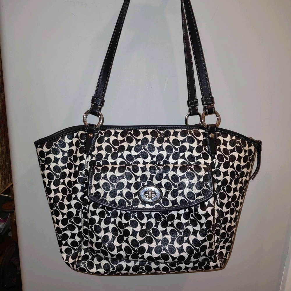 Coach Black & White Chelsea Leah Signiture Logo Bag
